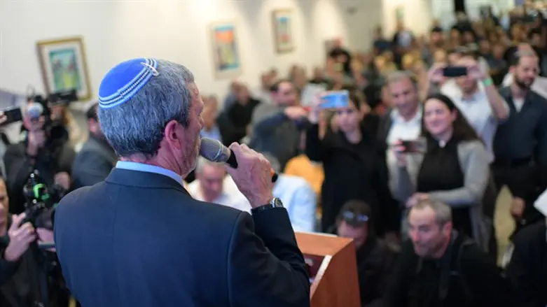 Rafi Peretz addresses Jewish Home Central Committee