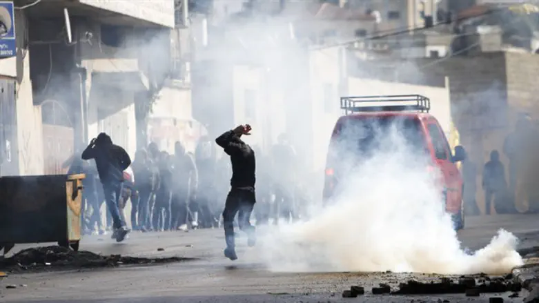 Palestinian Arabs clash with Israeli security forces in Azzun