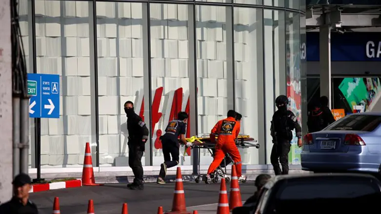 Rescue workers enter Thailand shopping mall following shooting attack