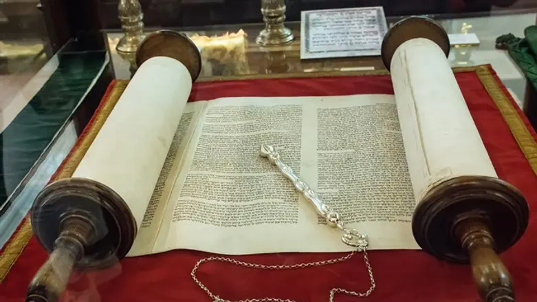 Torah scroll (archive)