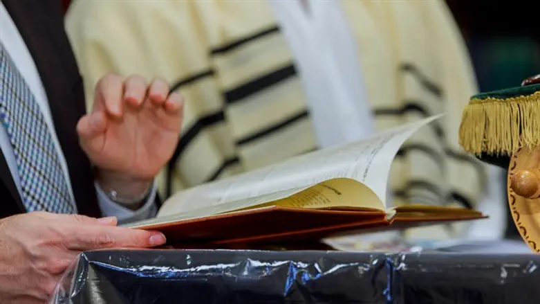 Praying in a synagogue (illustrative)