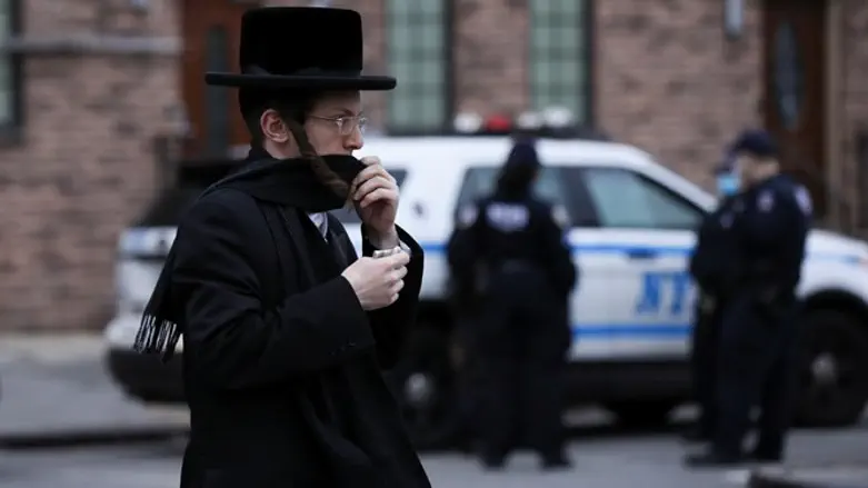 Brooklyn hassid with NYPD in background