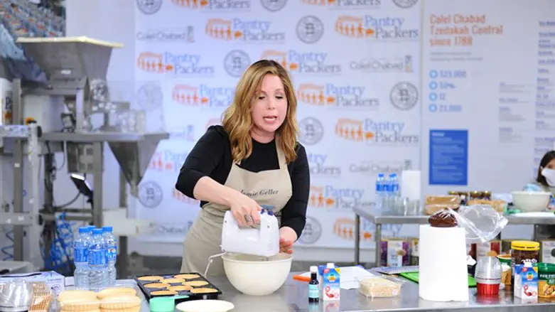 Celebrity Chef Jamie Geller demonstrates making the perfect cheesecake