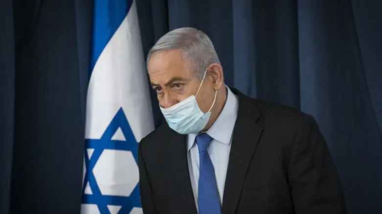 Netanyahu with surgical-type mask