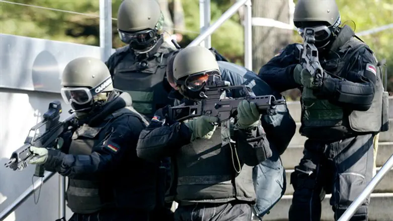 Members of the German army's KSK unit during an anti-terror operation
