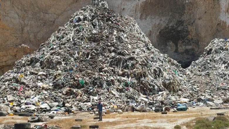 Illegal Arab garbage dump