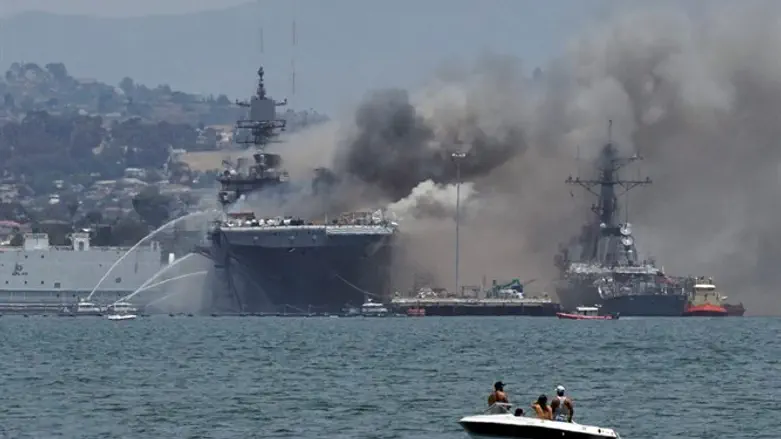 פיצוץ בספינה של חיל הים האמריקני