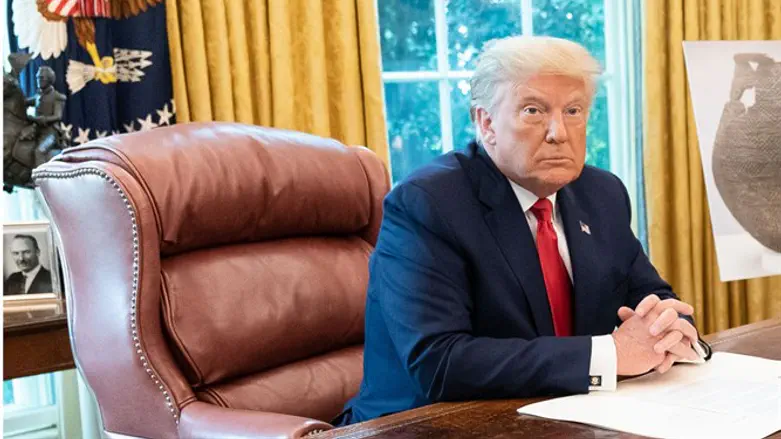 Prseident Trump in Oval Office