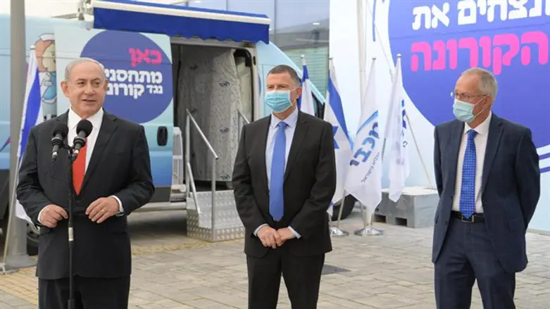 PM Netanyahu (l.) and Health Minister Edelstein (c.)