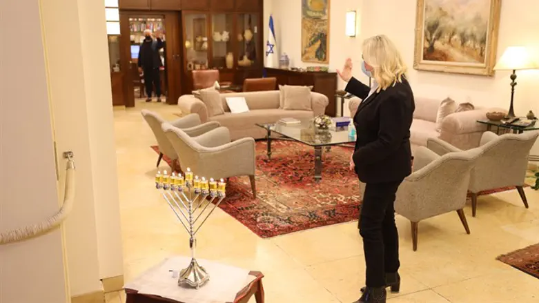 Sara and Binyamin Netanyahu at Hanukkah candle lighting
