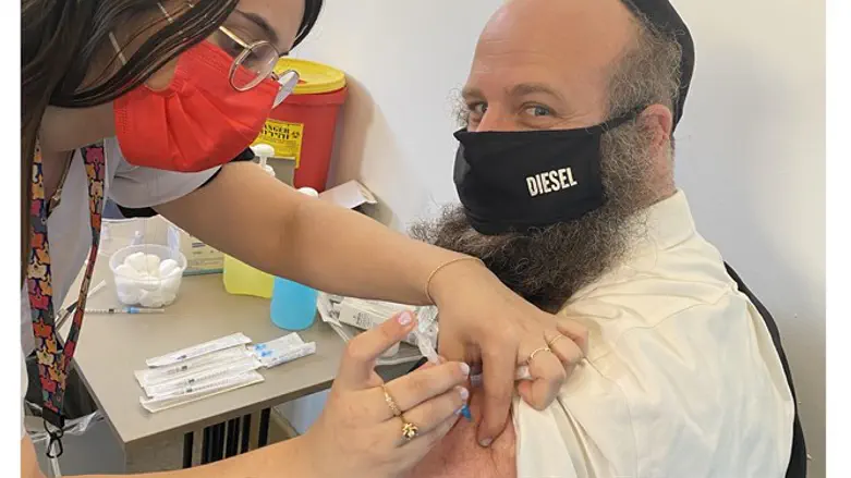 Dr. Freedman getting vaccine