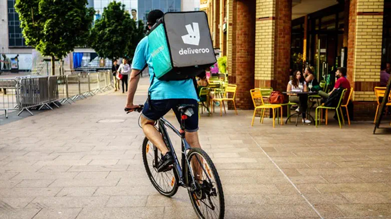 Deliveroo courier (stock)