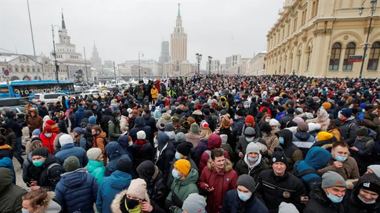 אלפים בהפגנה נגד פוטין