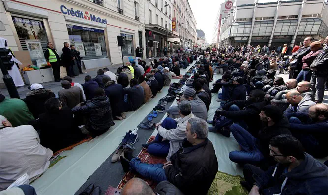 Muslim takeover of French thoroughfare