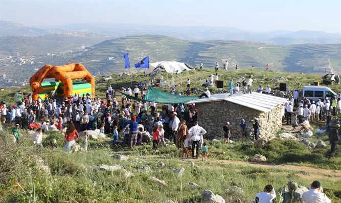 Празднество на холме «Куми Ури»