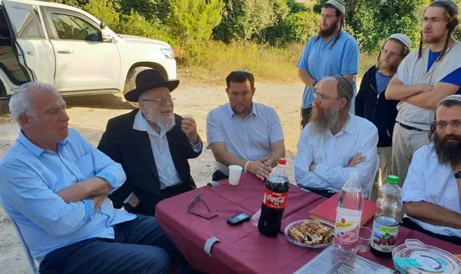 Министр Ури Ариэль в Хомеше