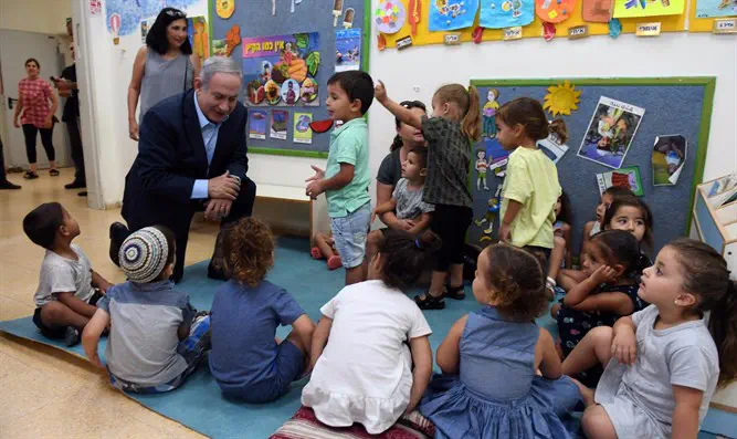 Биньямин Нетаньяху в гостях у детей Сдерота