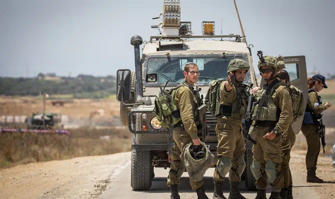 Солдаты ЦАХАЛ у границы с сектором Газы
