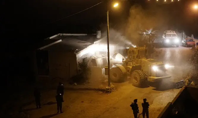 Снос дома, в котором проживал террорист. Иллюстрация