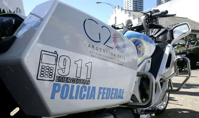 Мотоцикл аргентинской полиции с логотипом саммита G20