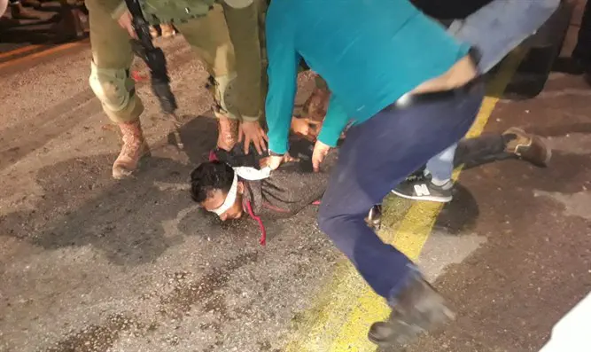 Поимка араба, пытавшегося наехать на охранника