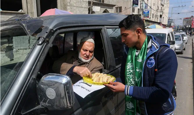 Газа празднует теракт