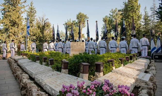 נספו במצולות הים: 52 שנים להיעלמות הצוללת דקר - חדשות ...