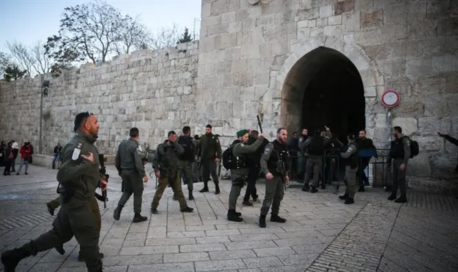 Полиция в Старом городе Иерусалима (файл)