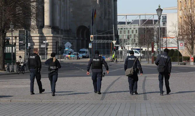 Полицейские Берлина следят за соблюдением карантина