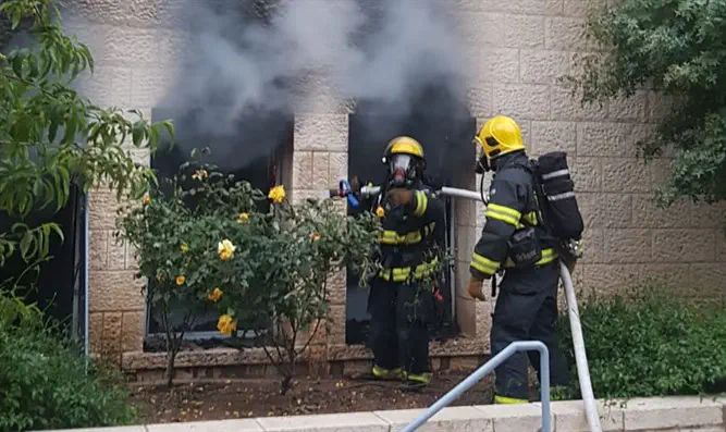 Тушение пожара в мэрии Иерусалима
