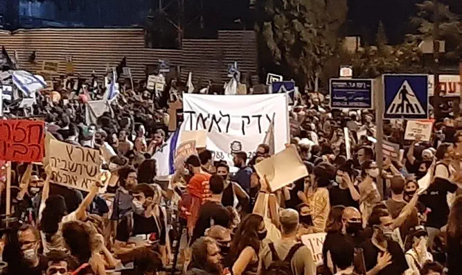 Демонстрация левых активистов. Иллюстрация