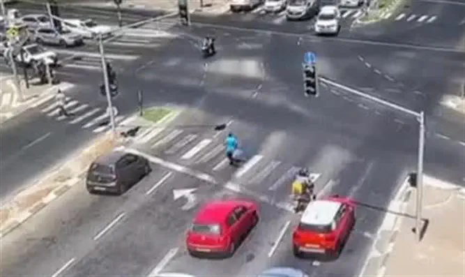 Террорист пытается скрыться с места преступления