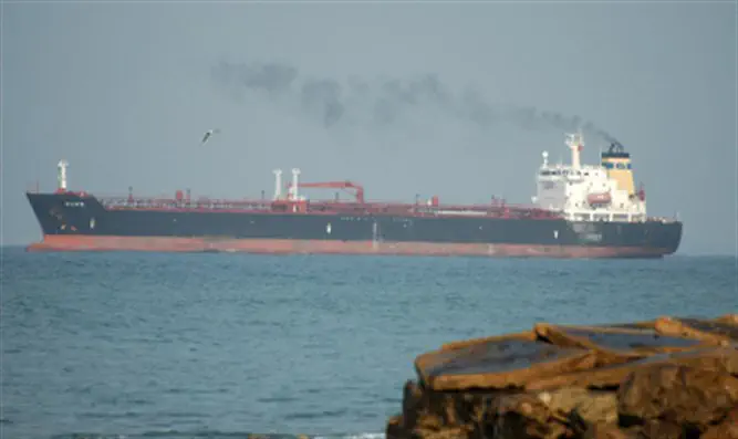 Нефтяной танкер. Иллюстрация