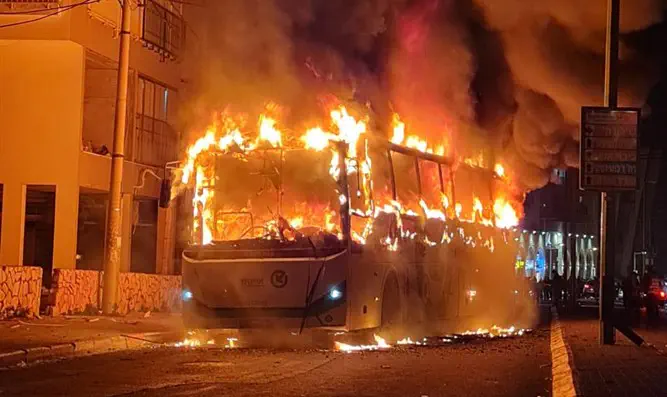 Автобус, сгоревший в Бней-Браке